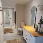Downtown To Yourself Apartman